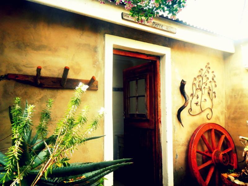 Stone Cottage Self-Catering Apartments Plettenbergbaai Buitenkant foto